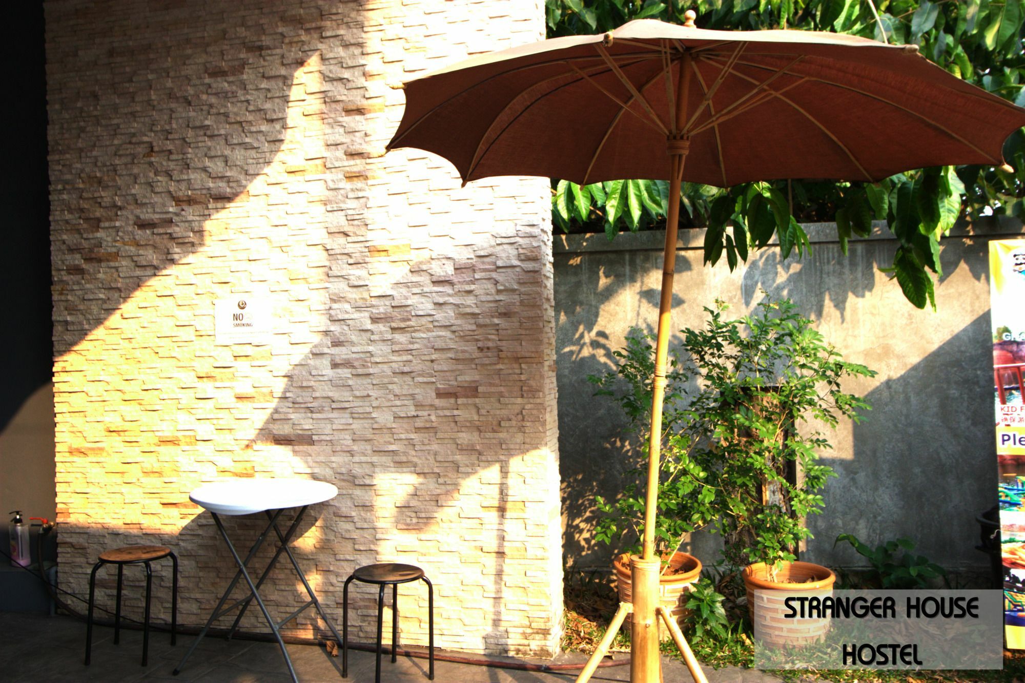 Stranger House Pansiyon Chiang Mai Dış mekan fotoğraf